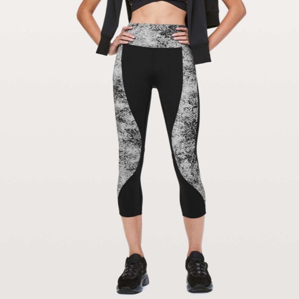 Lululemon Sweat & Repeat Crop *21"
Black / Serigraph Starlight Black Multi - Picture 3 of 5